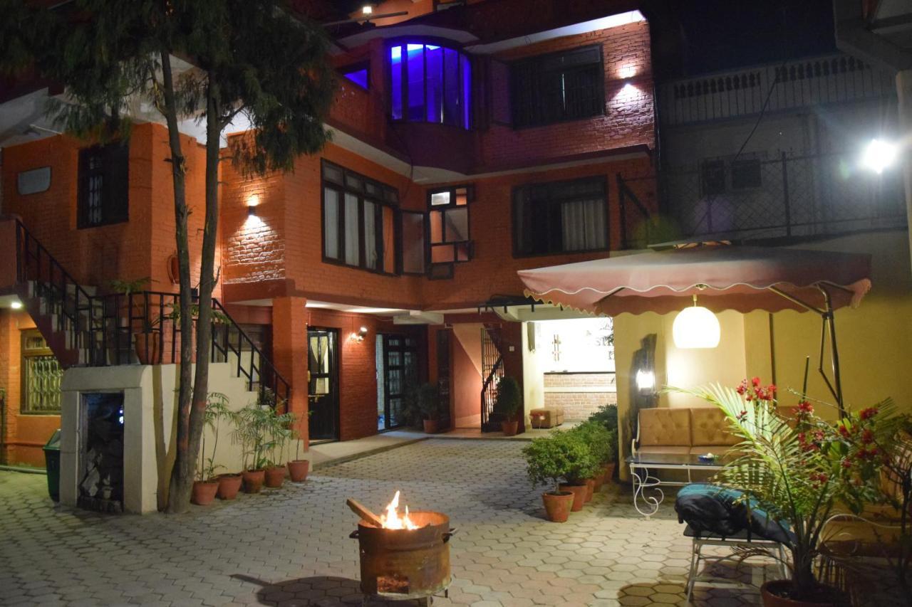 Hotel Siraaj Lalitpur Екстериор снимка